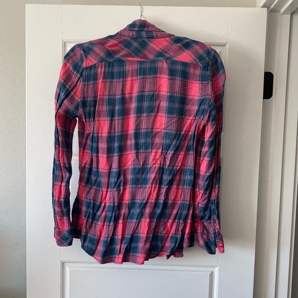 Women’s Gap Flannel Button Down Top - Picture 3 of 3